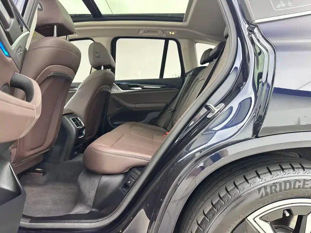 BMW iX3 — Фото автомобиля 7