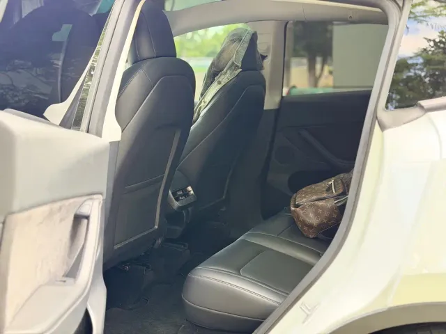 Tesla Model Y — Фото автомобиля 8