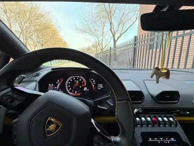 Lamborghini Huracan — Фото автомобиля 10