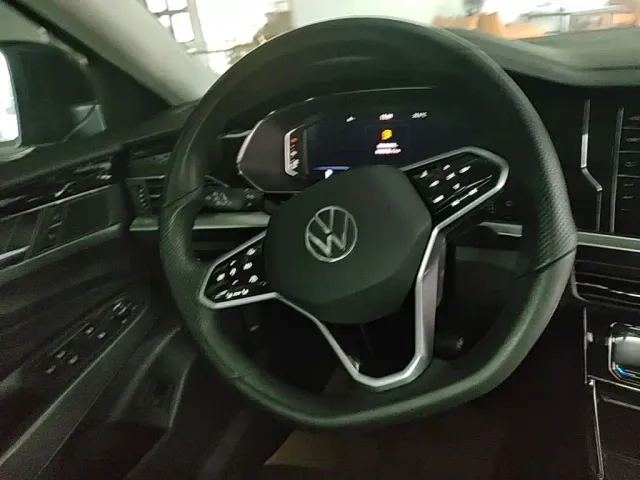 Volkswagen Passat — Фото автомобиля 10