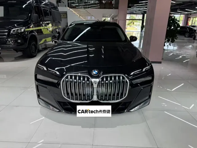 BMW 7 Series — Фото автомобиля 2