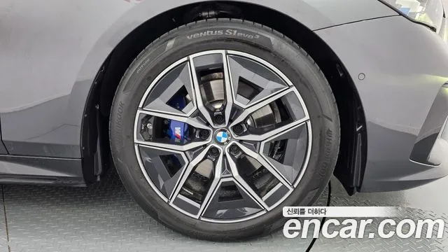 BMW 5 Series G60 — Фото автомобиля 6