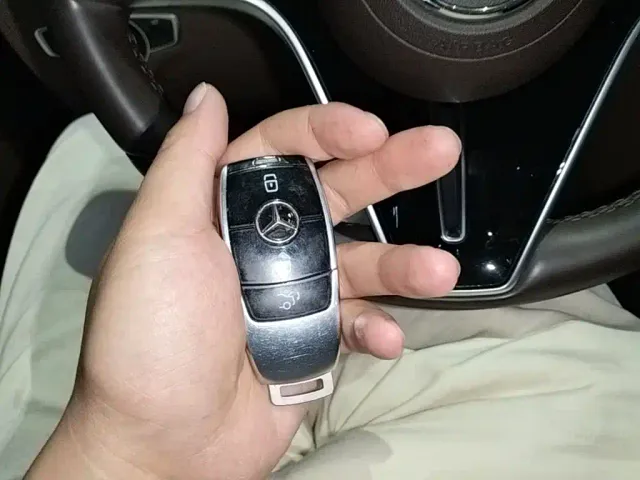 Mercedes-Benz E-Class — Фото автомобиля 8