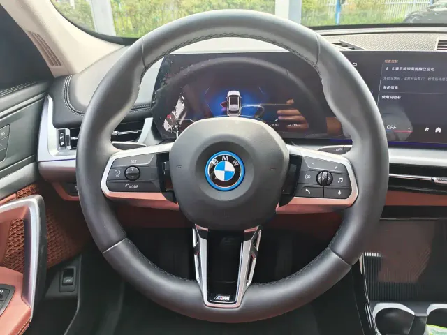 BMW iX1 — Фото автомобиля 14