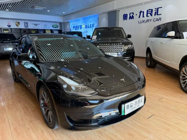Tesla Model 3 — Фото автомобиля 3