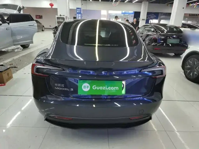 Tesla Model 3 — Фото автомобиля 5