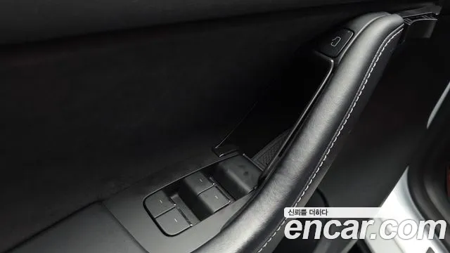 Tesla Model Y — Фото автомобиля 28