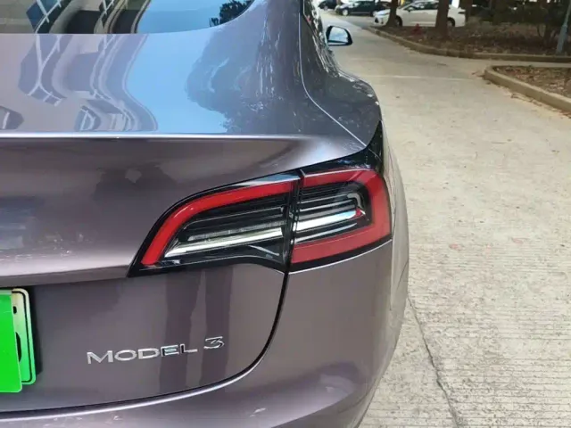 Tesla Model 3 — Фото автомобиля 7