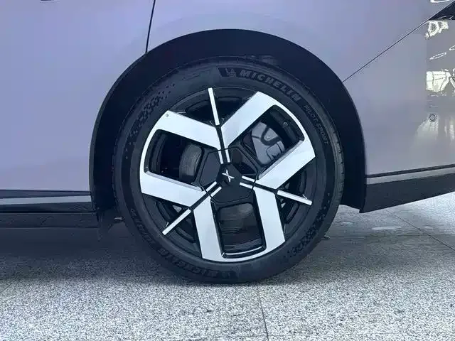Xpeng P7+ — Фото автомобиля 16