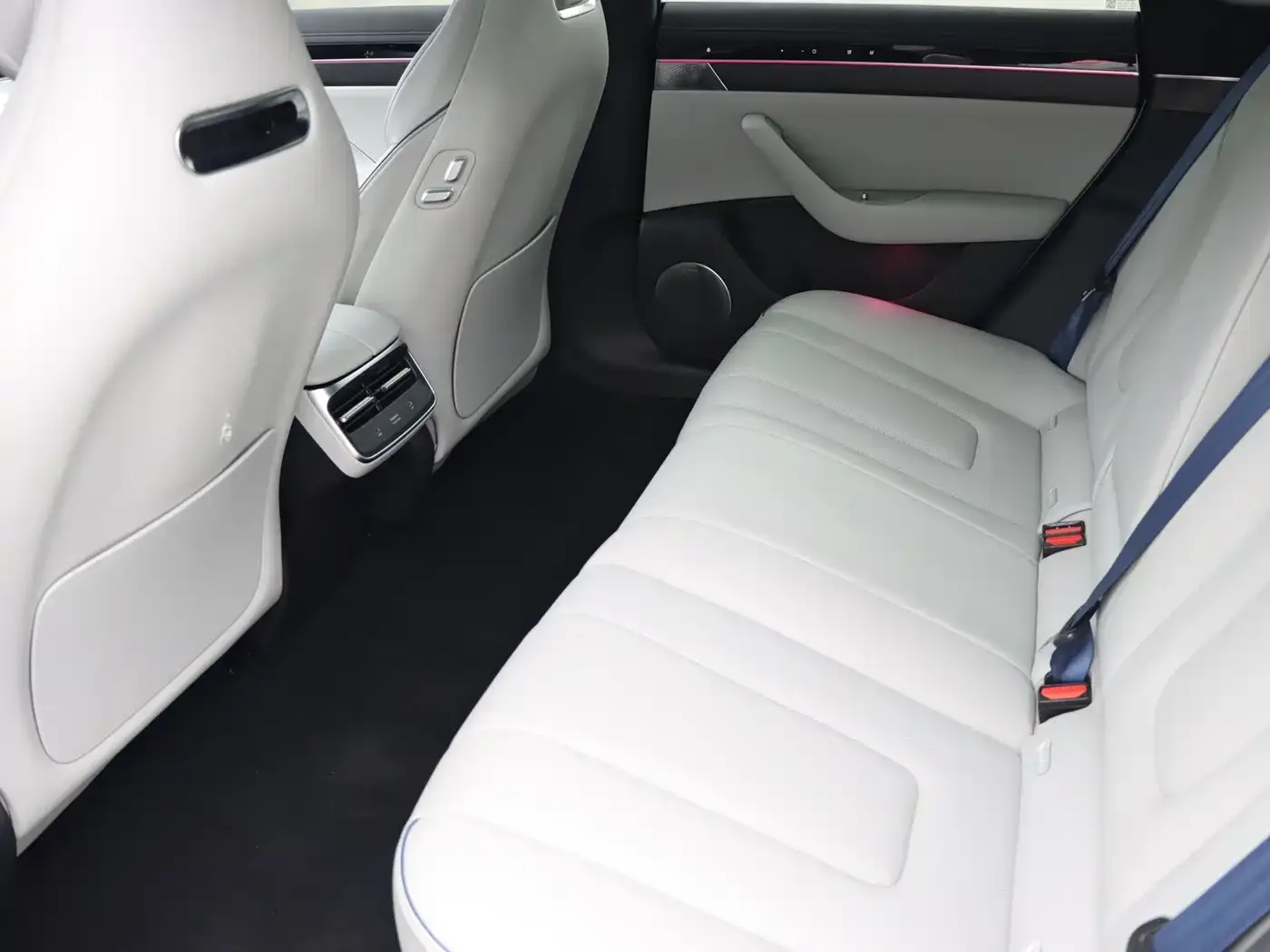 Zhijie Zhijie S7 2024 Max RS AWD Performance — Фото автомобиля 13