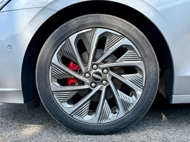 Lincoln Z — Фото автомобиля 7