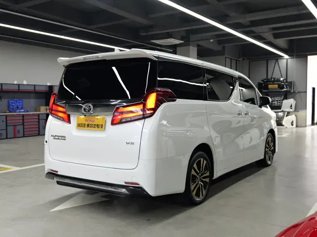 Toyota Alphard — Фото автомобиля 4