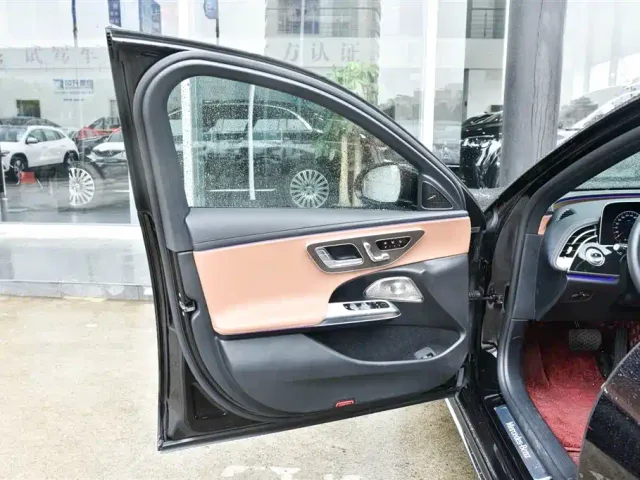Mercedes-Benz E-Class — Фото автомобиля 10
