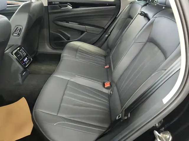 Volkswagen Passat — Фото автомобиля 16