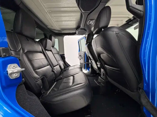 Jeep Wrangler — Фото автомобиля 23