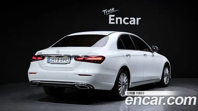 Mercedes-Benz E-Class — Фото автомобиля 2