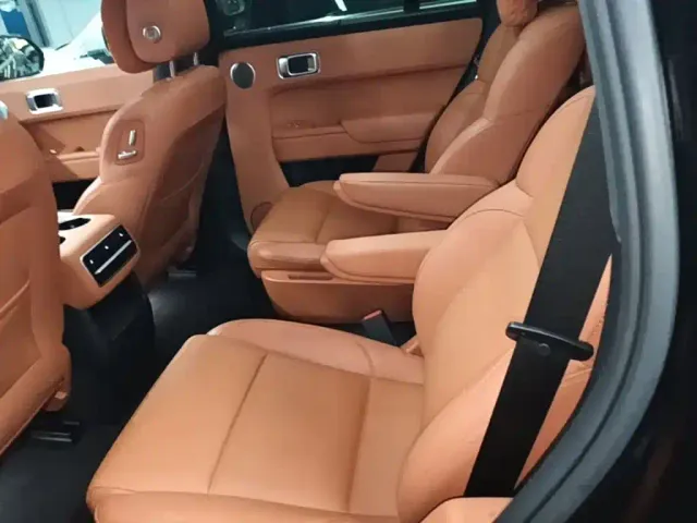 Li Auto L8 — Фото автомобиля 16