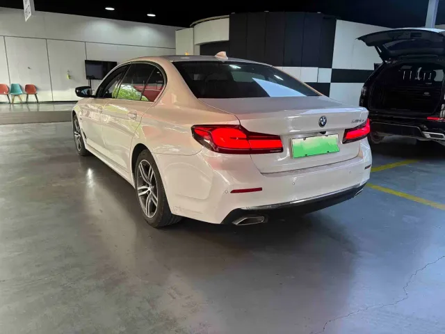 BMW 5 Series — Фото автомобиля 9