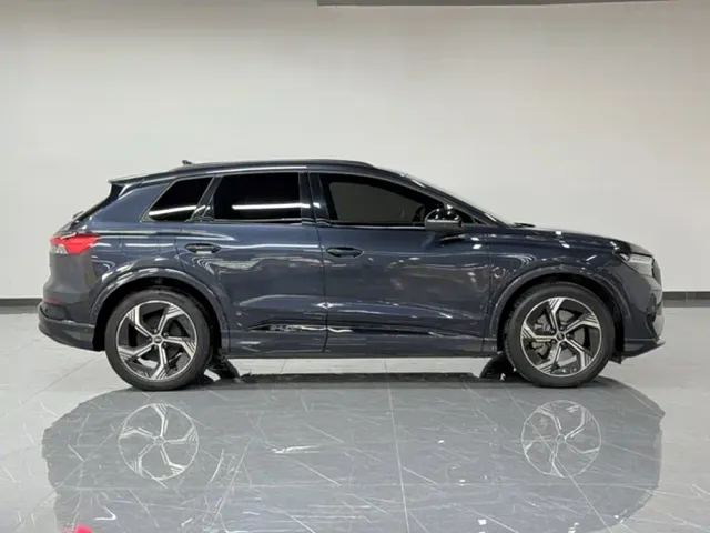 Audi Q4 e-tron — Фото автомобиля 8