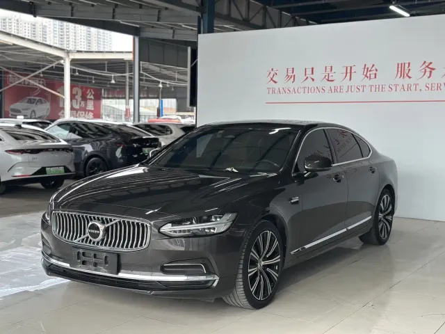 Фотография автомобиля — Volvo S90