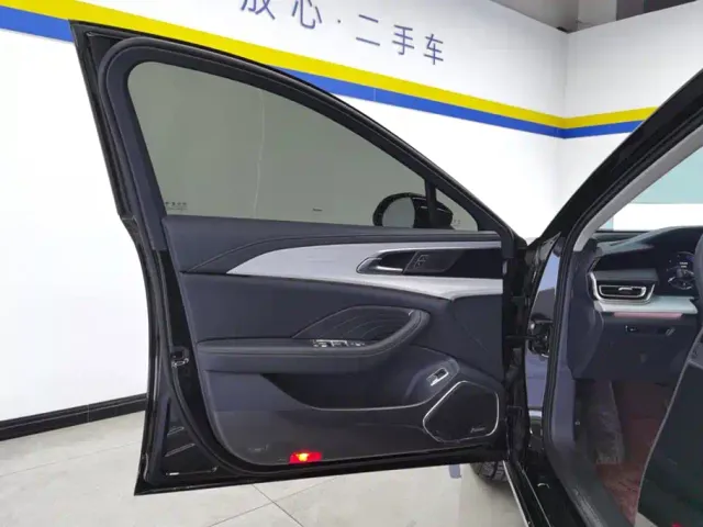 Hongqi H5 — Фото автомобиля 7