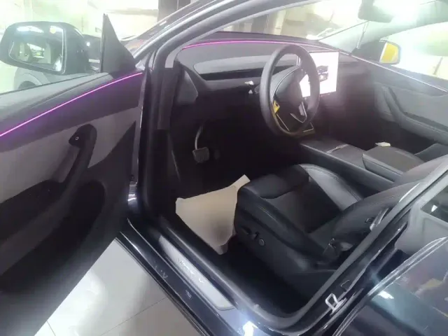 Tesla Model Y — Фото автомобиля 14