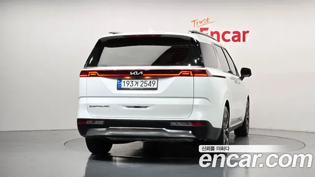 Kia Carnival Generation 4 — Фото автомобиля 4
