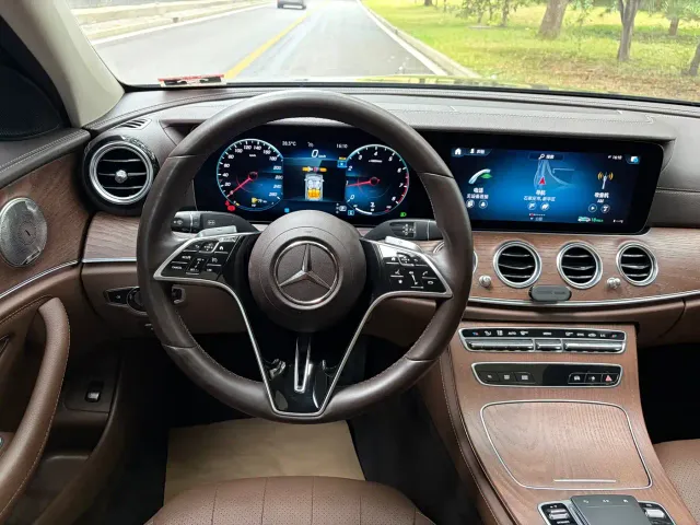 Mercedes-Benz E-Class — Фото автомобиля 9