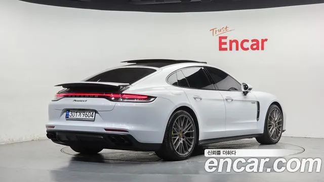 Porsche Panamera — Фото автомобиля 2