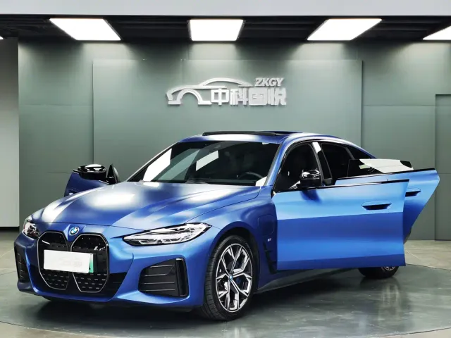 BMW i4 — Фото автомобиля 2