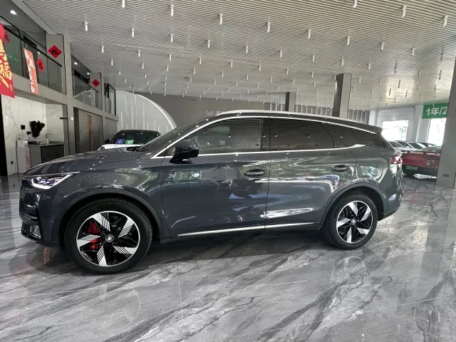 BYD Tang — Фото автомобиля 27