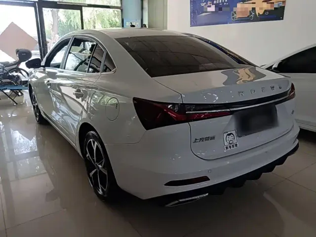 Roewe i5 — Фото автомобиля 4