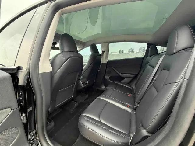 Tesla Model Y — Фото автомобиля 9