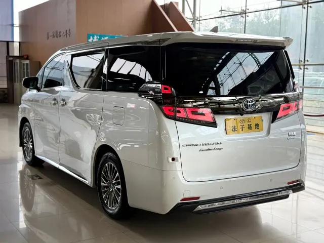 Toyota Vellfire — Фото автомобиля 21