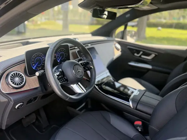 Mercedes-Benz EQE SUV — Фото автомобиля 11