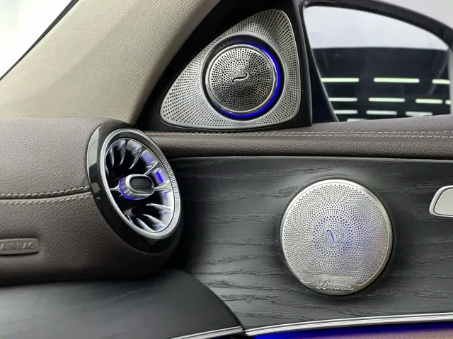 Mercedes-Benz E-Class — Фото автомобиля 8