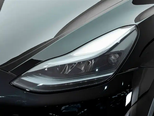 Tesla Model Y — Фото автомобиля 5