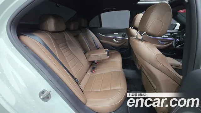 Mercedes-Benz E-Class — Фото автомобиля 19
