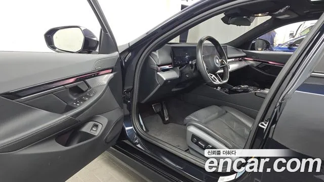 BMW i5 G60 — Фото автомобиля 15