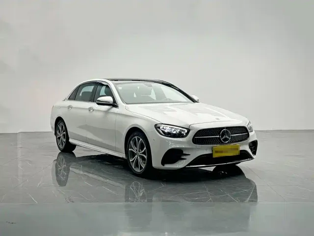Mercedes-Benz E-Class — Фото автомобиля 8