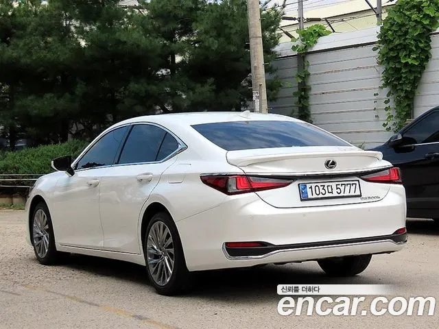 Lexus ES — Фото автомобиля 3