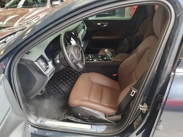 Volvo S60 — Фото автомобиля 14