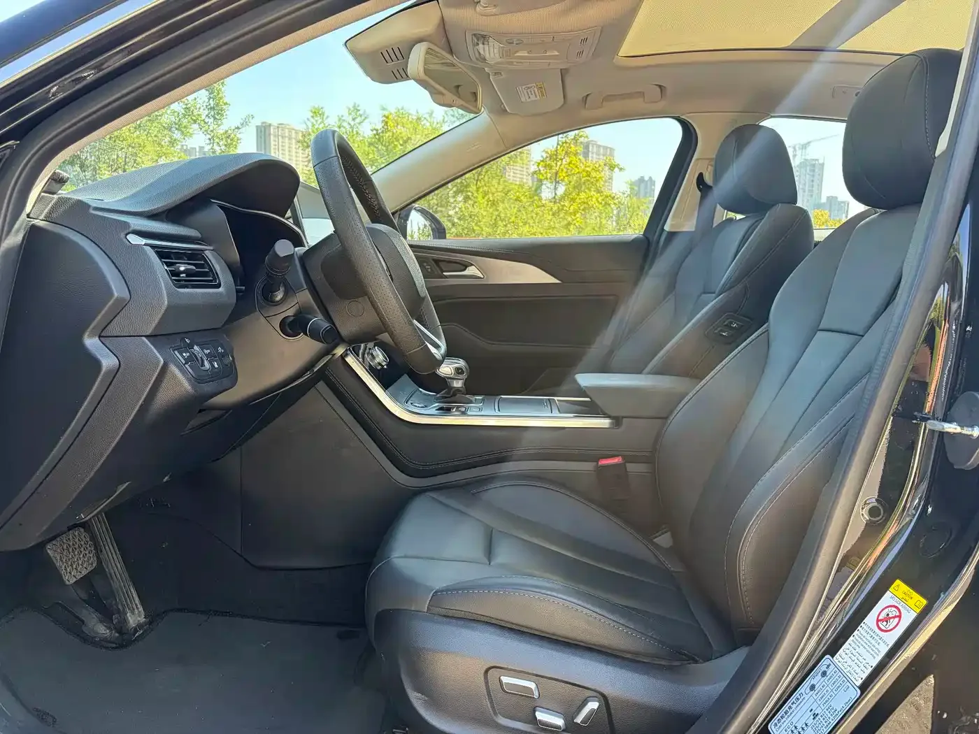 Hongqi Hongqi H5 2022 Classic Facelift 1.8T Automatic Smart Connect Flag Rhythm Edition — Фото автомобиля 4
