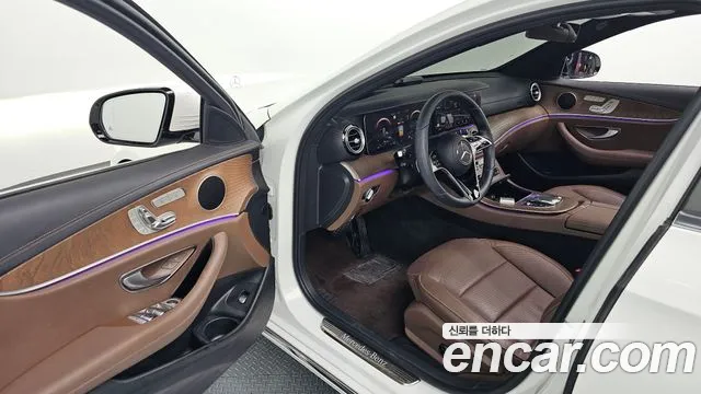 Mercedes-Benz E-Class — Фото автомобиля 11