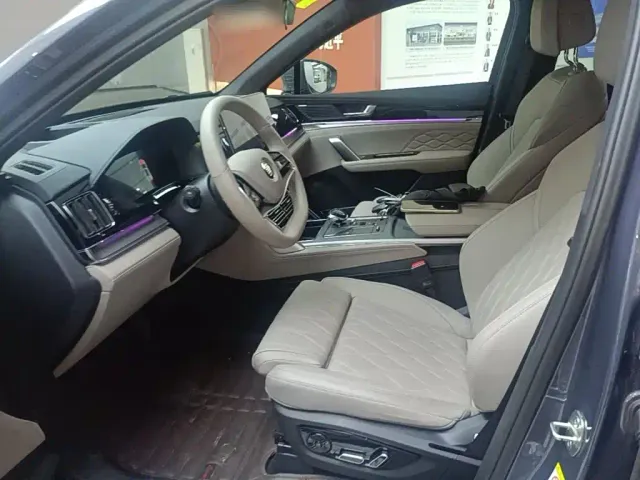 BYD Tang — Фото автомобиля 14