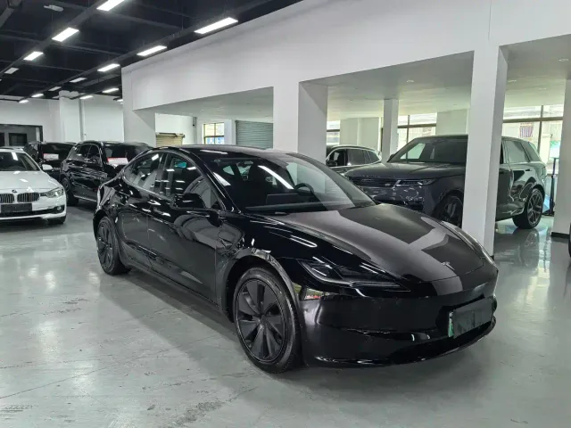 Tesla Model 3 — Фото автомобиля 3