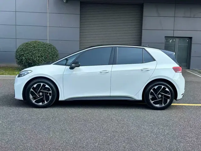 Volkswagen ID.3 — Фото автомобиля 4