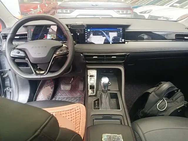 Roewe i5 — Фото автомобиля 9