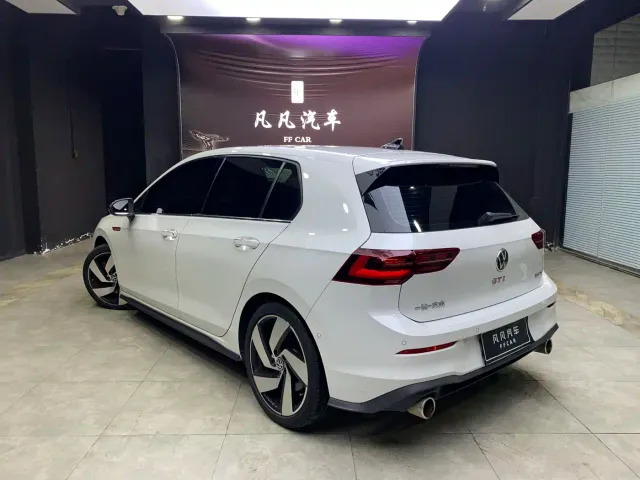 Volkswagen Golf GTI — Фото автомобиля 3