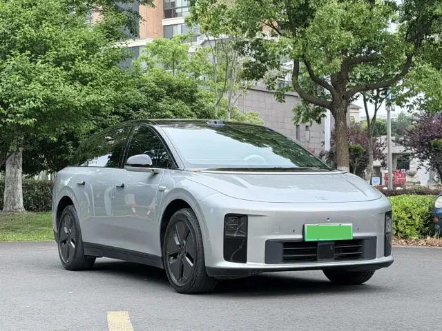 Li Auto i6 — Фото автомобиля 3